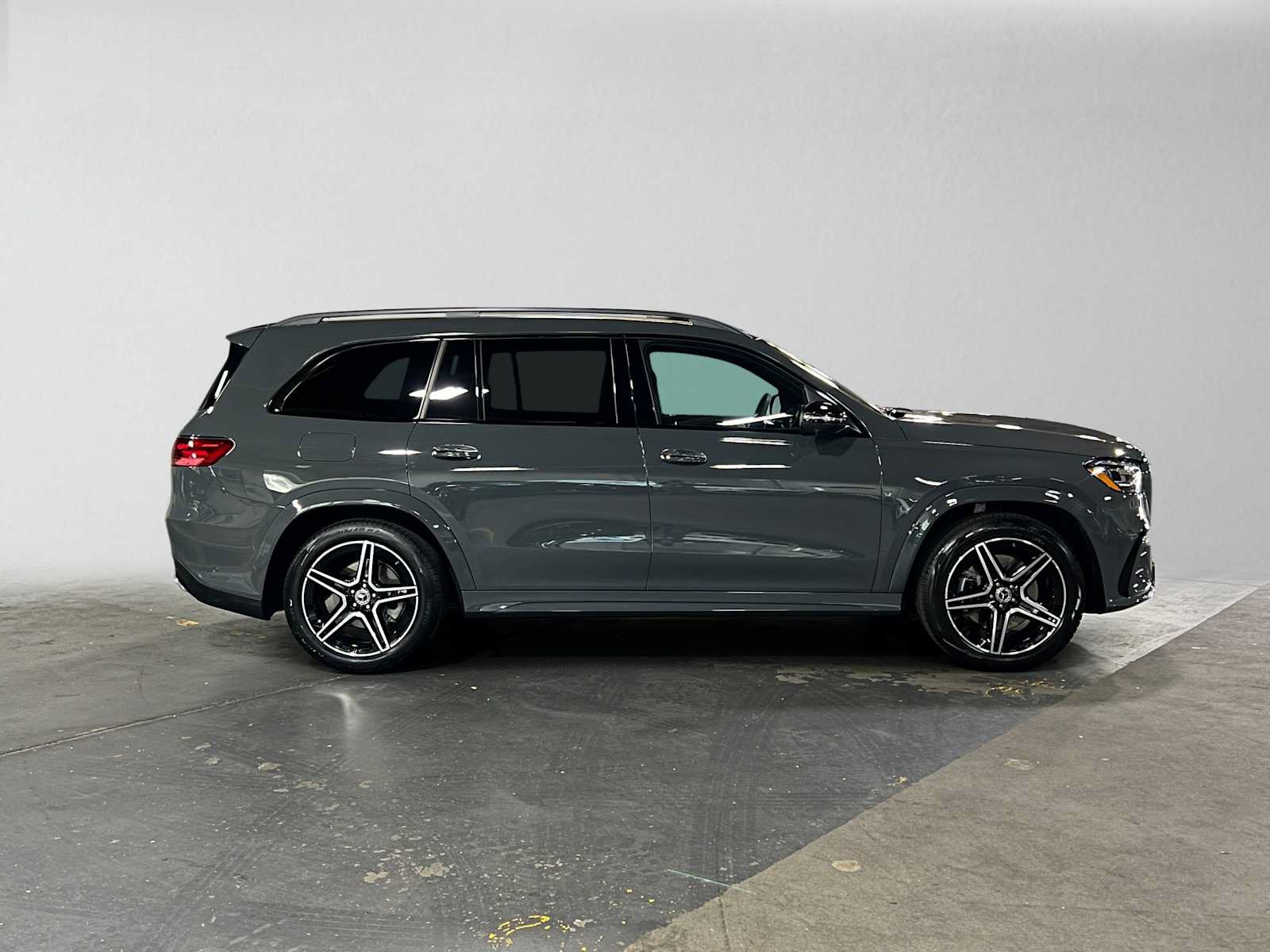 Used 2026 Mercedes-Benz GLS 450 4MATIC image 2