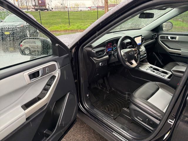 Certified 2022 Ford Explorer XLT w/ Equipment Group 202A AWD/4WD image 34