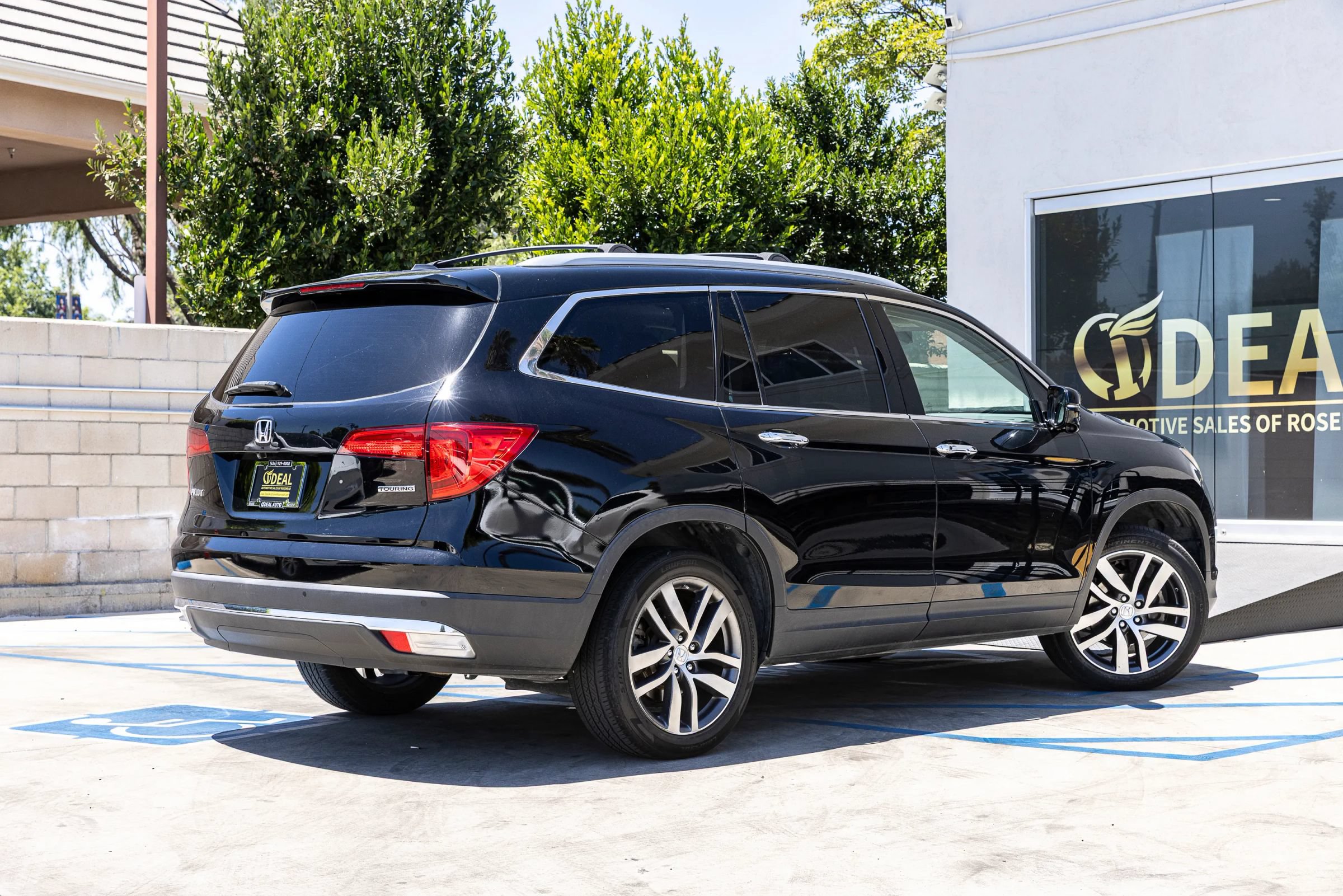 Used 2017 Honda Pilot Touring image 11