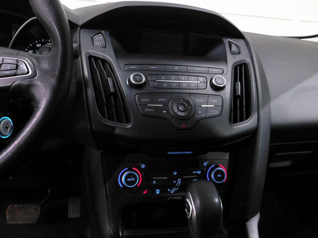 Used 2018 Ford Focus SE w/ SE Winter Package FWD image 45