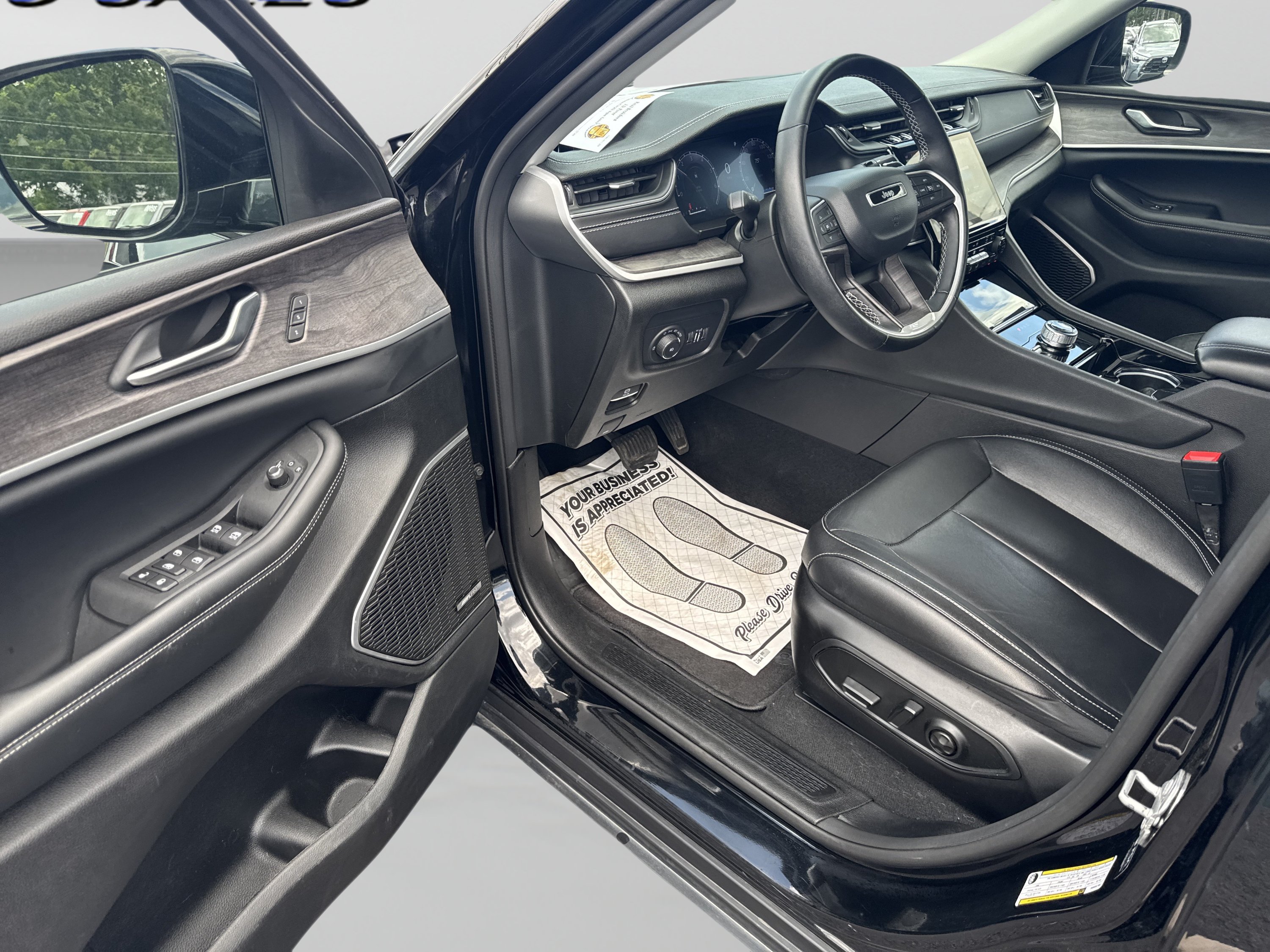 Used 2022 Jeep Grand Cherokee Limited AWD/4WD image 10