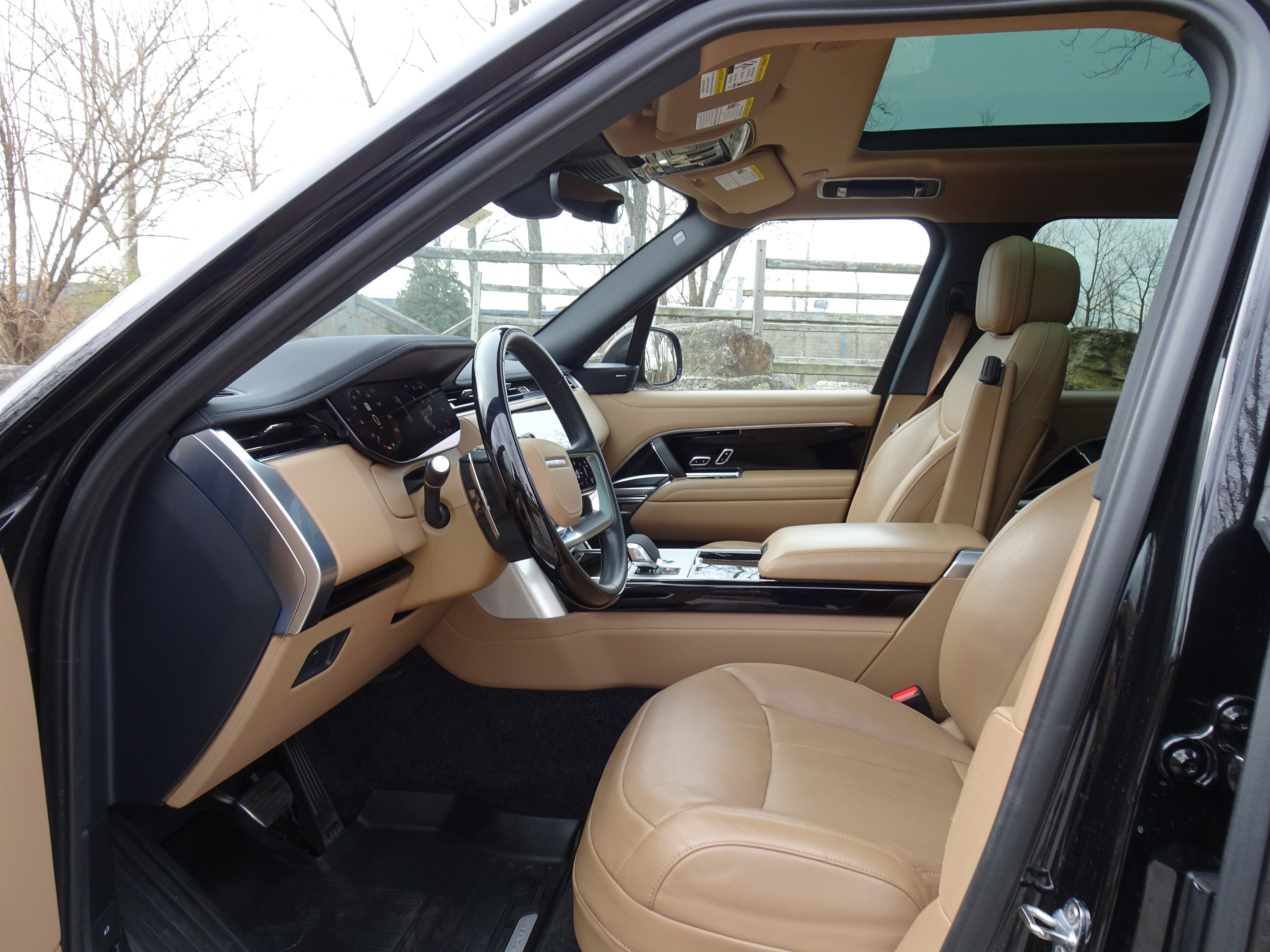 Certified 2024 Land Rover Range Rover SE image 2