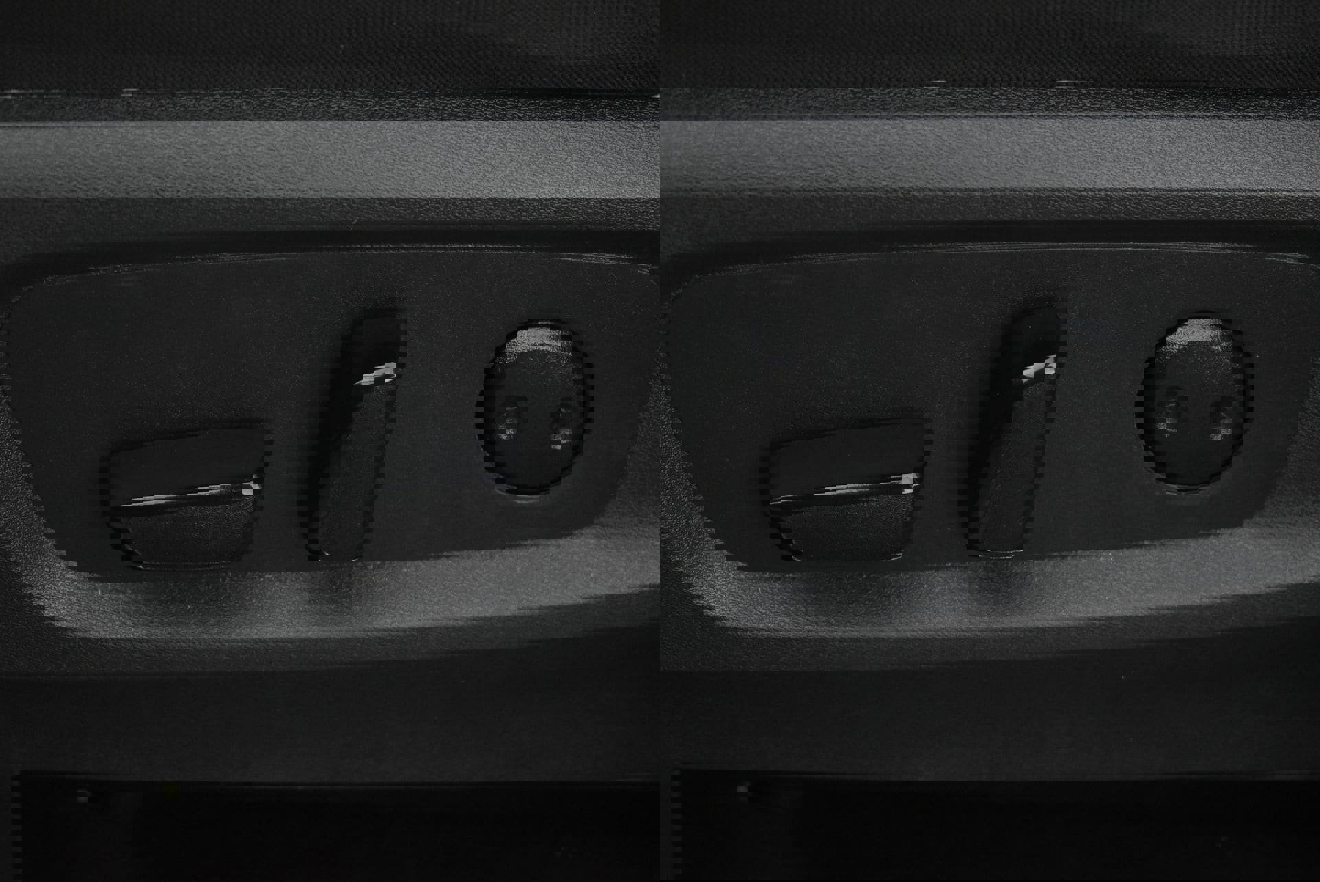 Used 2025 Nissan Pathfinder SV image 14