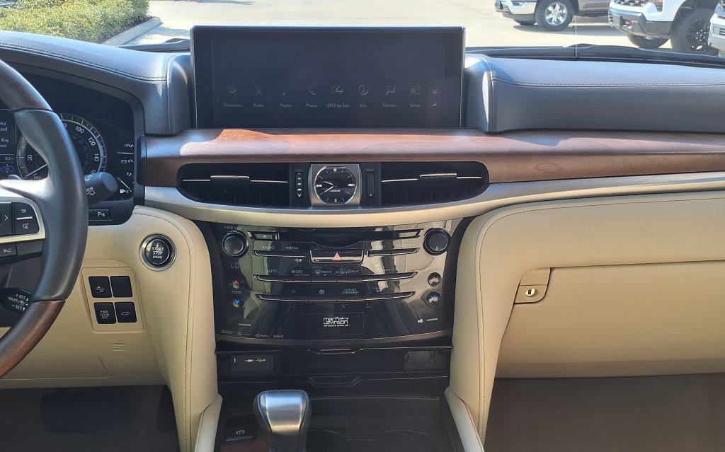 Used 2021 Lexus LX 570 4WD w/ Luxury Package image 29