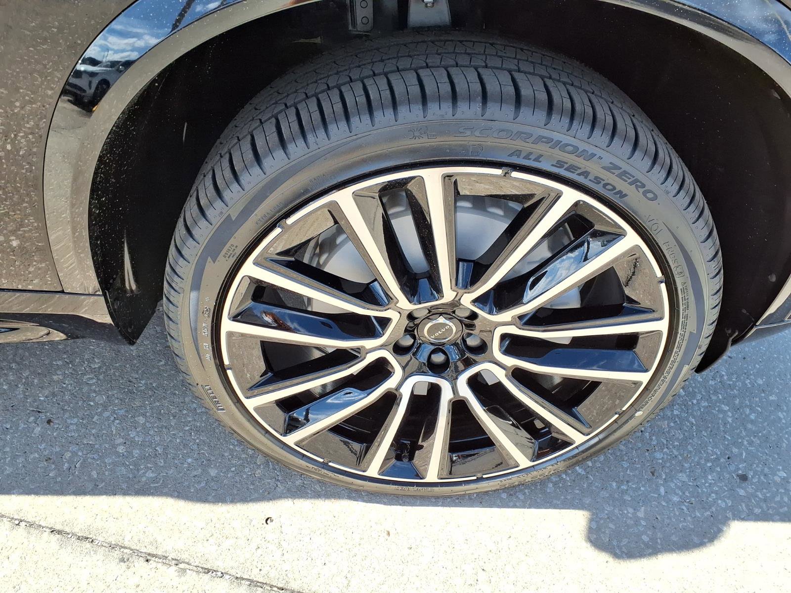 New 2026 Volvo XC90 B6 Plus w/ Protection Package Premier image 9