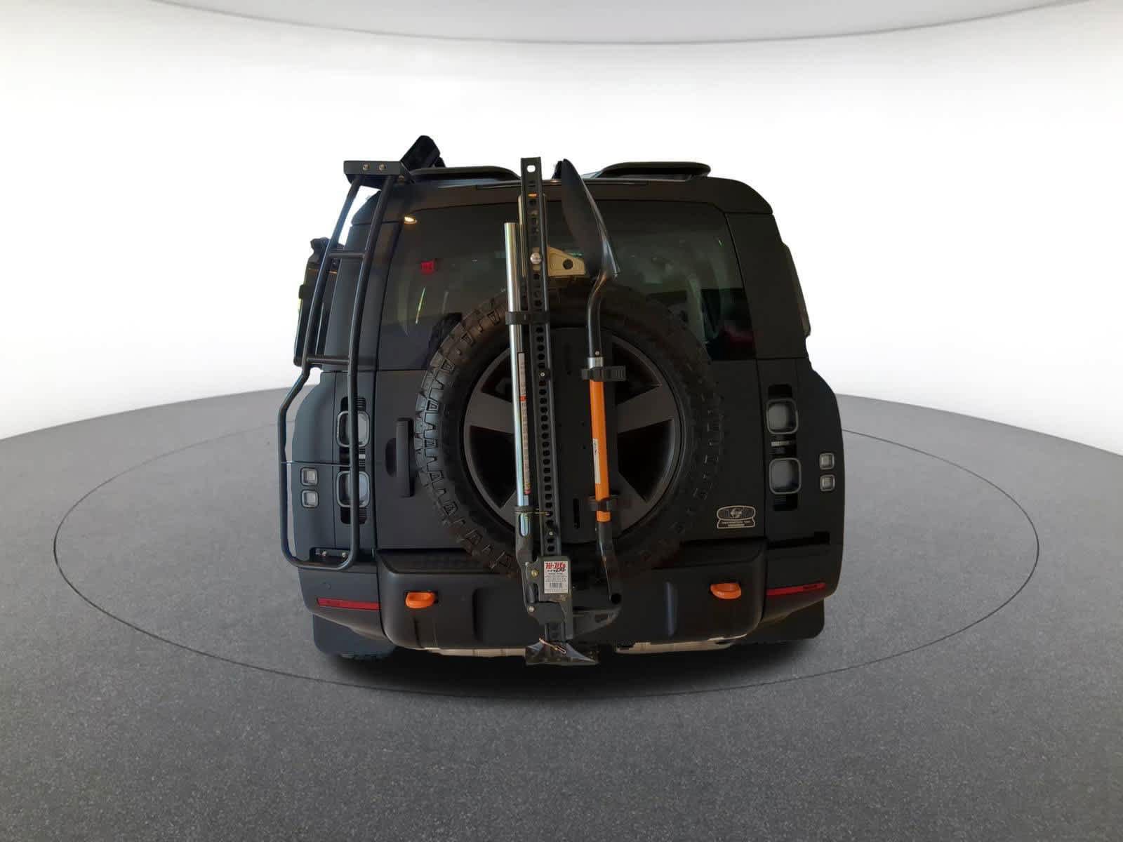 New 2023 Land Rover Defender 130 SE AWD/4WD image 4