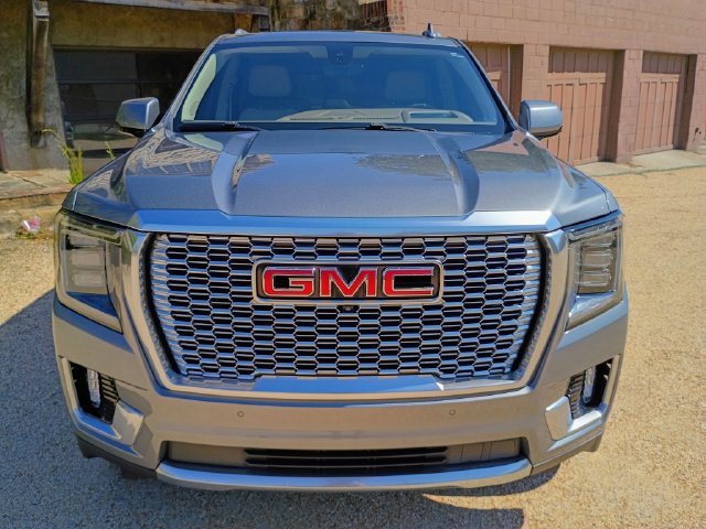 Used 2022 GMC Yukon Denali w/ Advanced Technology Package AWD/4WD image 4