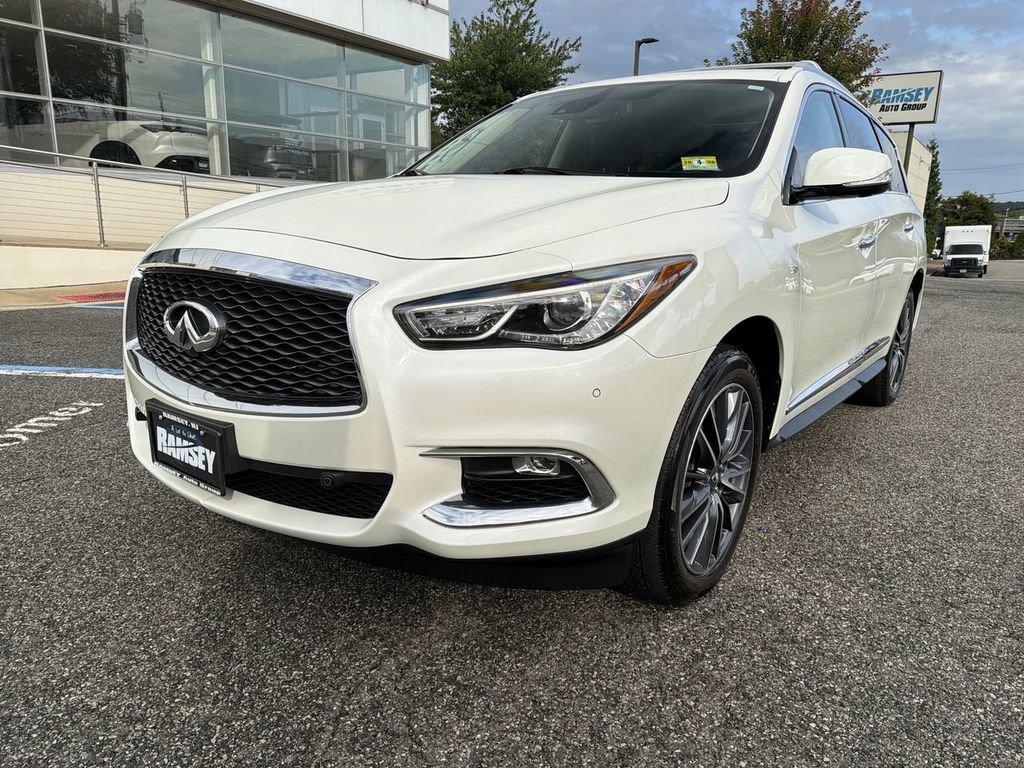 Used 2017 INFINITI QX60 Luxe w/ Deluxe Technology Package AWD/4WD image 4