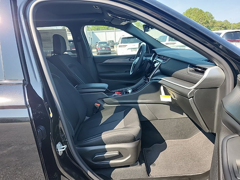New 2026 Jeep Grand Cherokee Laredo X RWD image 34
