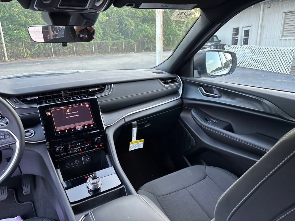 New 2024 Jeep Grand Cherokee Limited 4xe w/ Luxury Tech Group II image 12