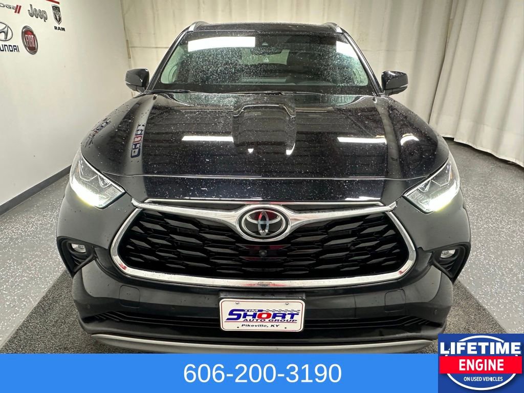 Used 2022 Toyota Highlander Platinum image 3