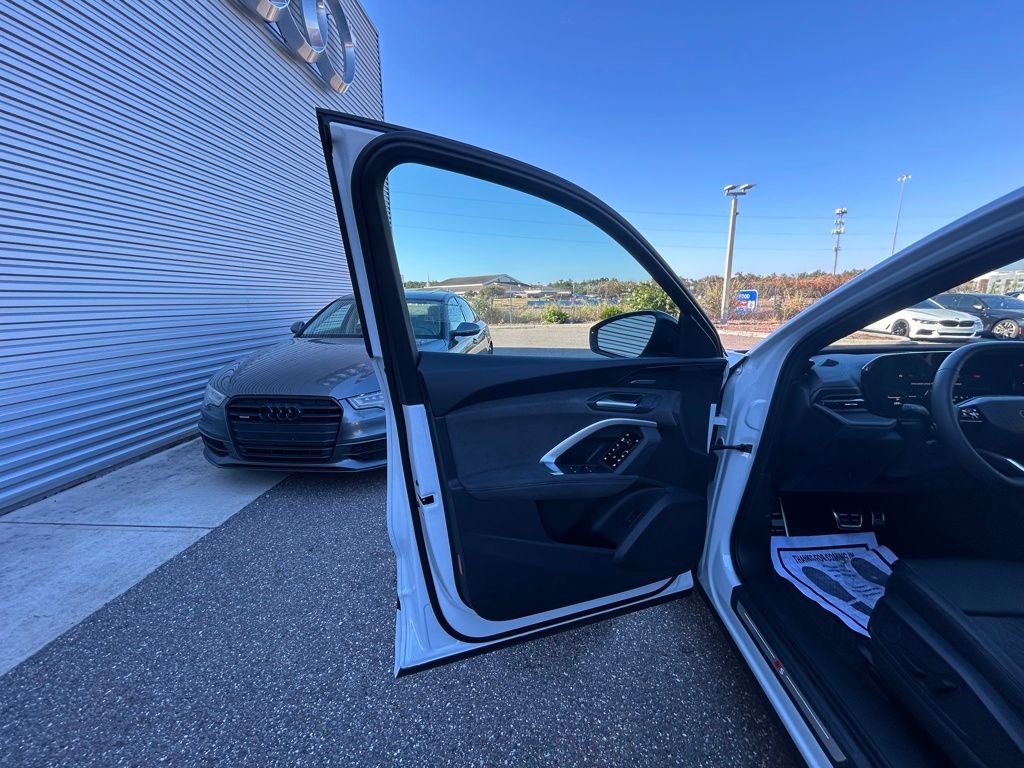 Used 2025 Audi SQ5 Premium Plus w/ Premium Plus Package image 68