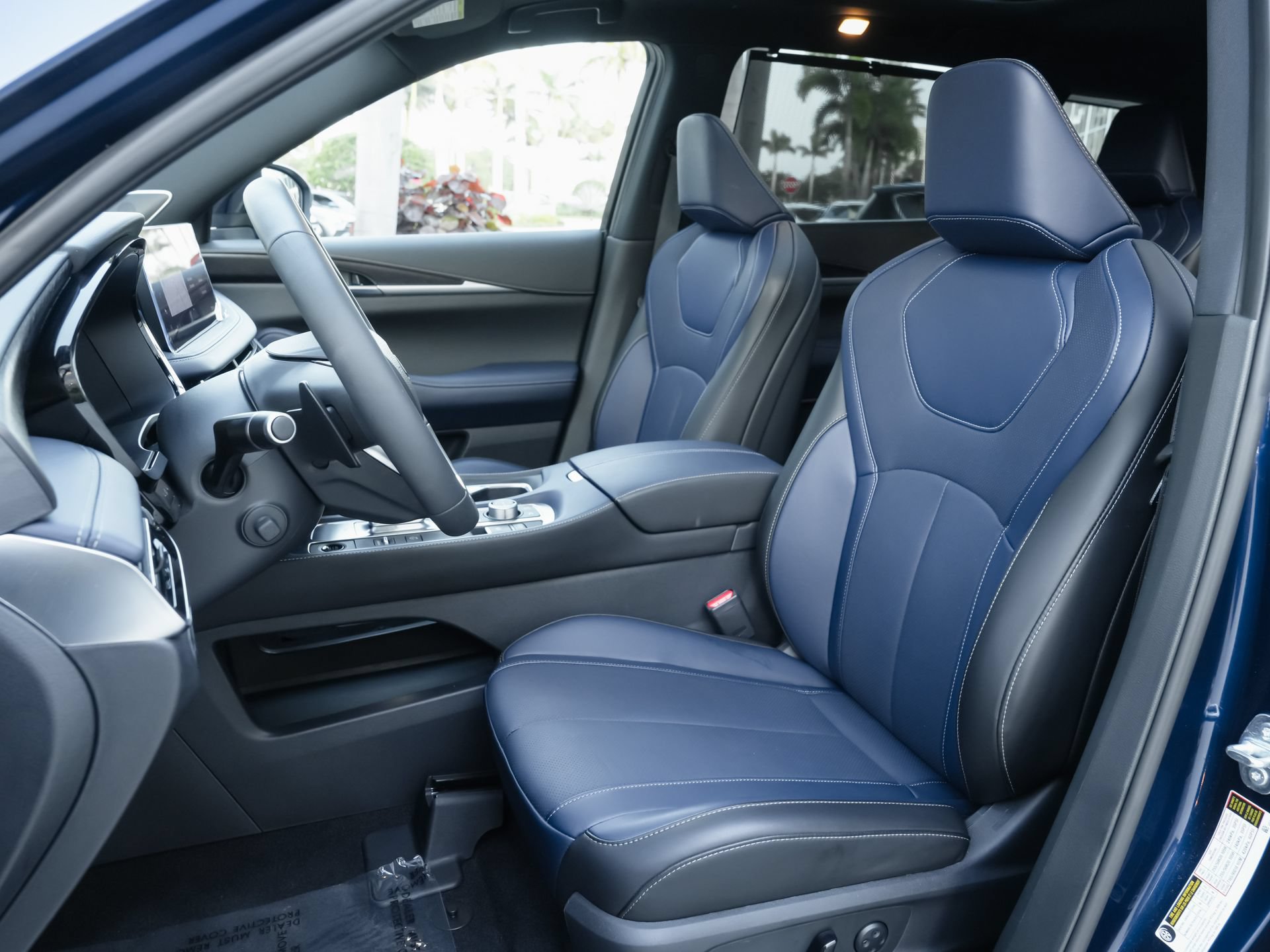Certified 2026 INFINITI QX60 Sport w/ Dark Cargo Package AWD/4WD image 8