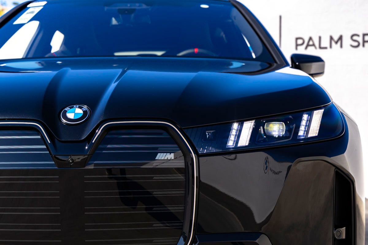 New 2026 BMW iX M70 image 9