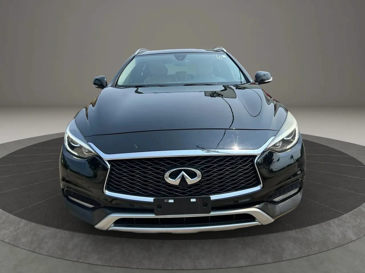 Used 2018 INFINITI QX30 Premium w/ Navigation Package AWD/4WD image 2