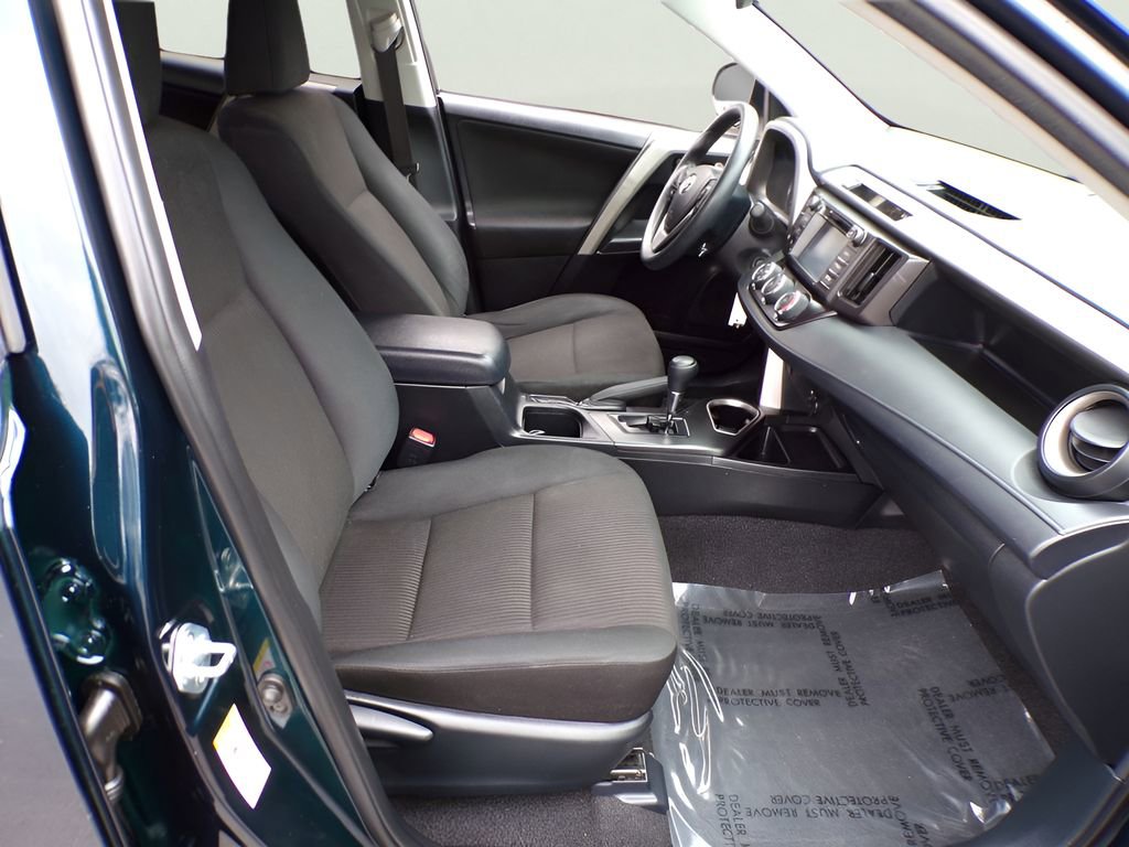 Used 2018 Toyota RAV4 LE image 6