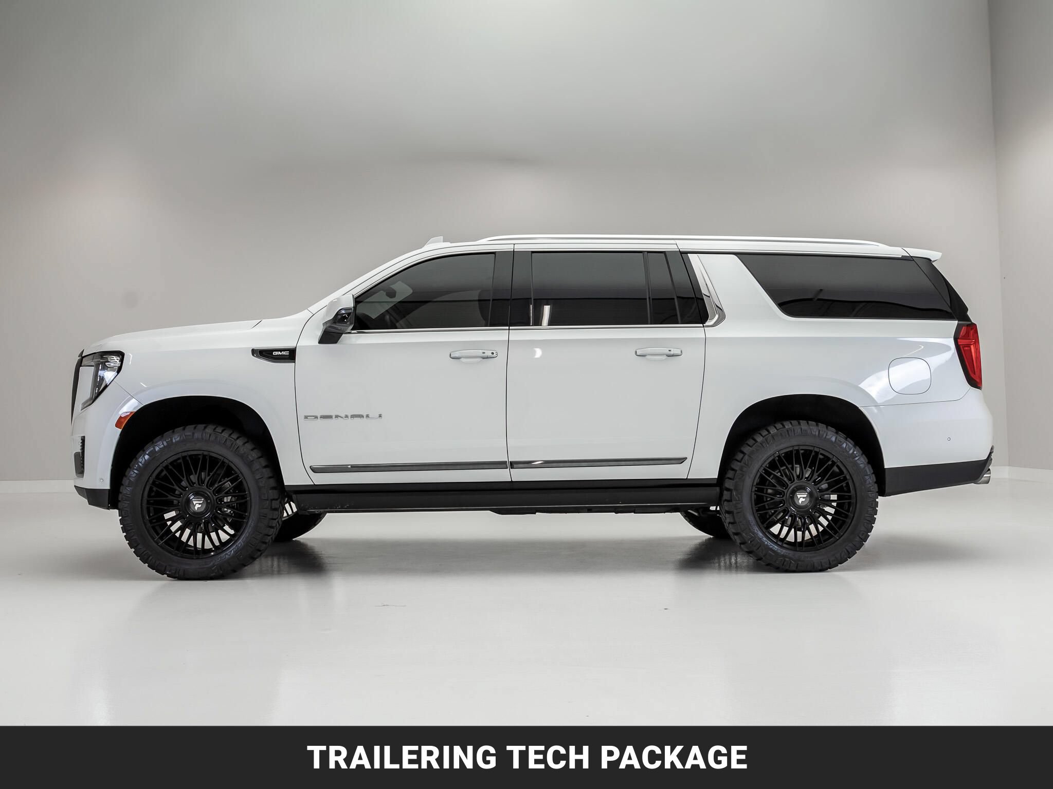 Used 2024 GMC Yukon XL Denali Ultimate AWD/4WD image 6