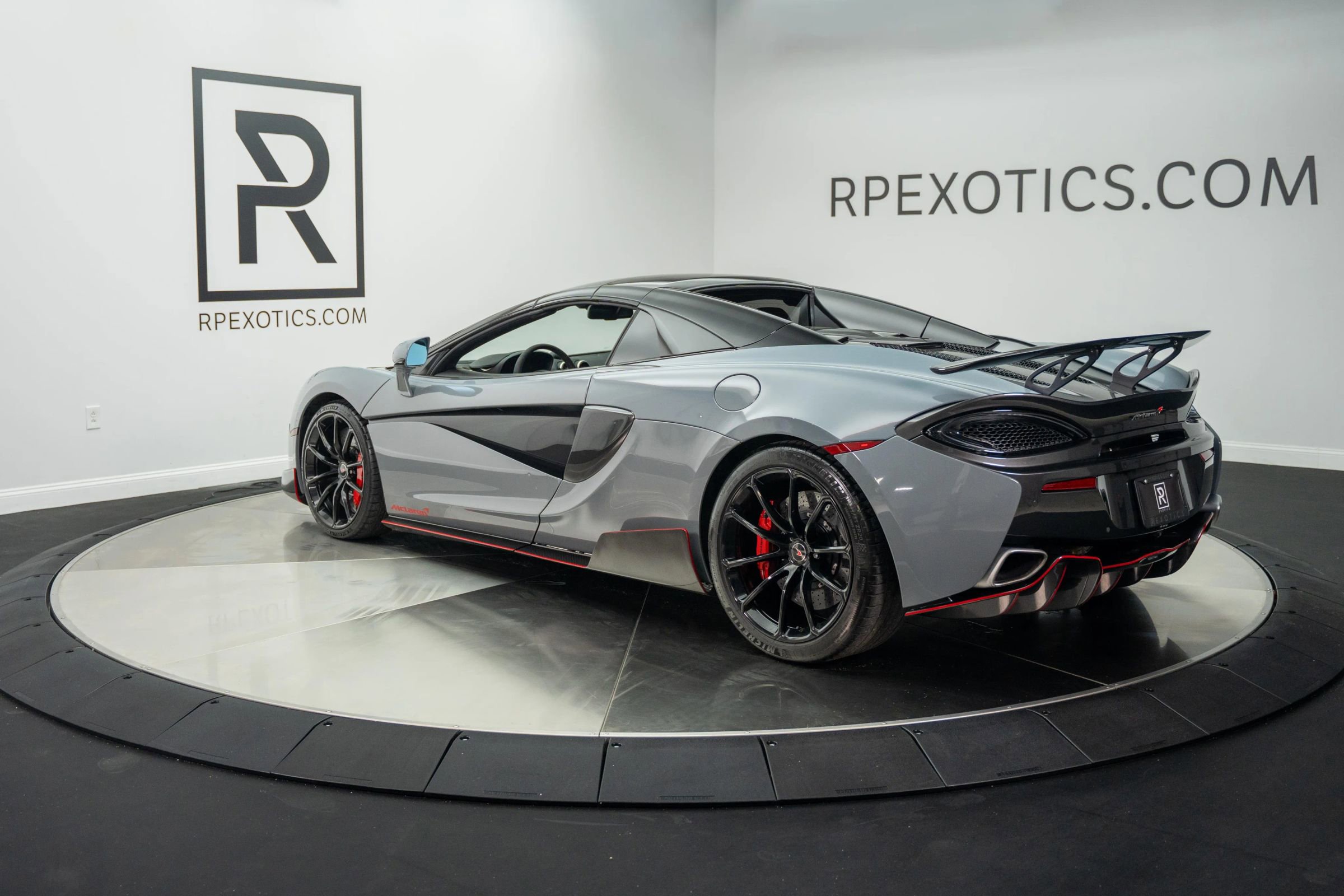 Used 2018 McLaren 570S Spider image 9