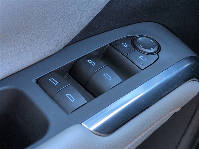 Used 2025 Chevrolet Traverse LT image 25