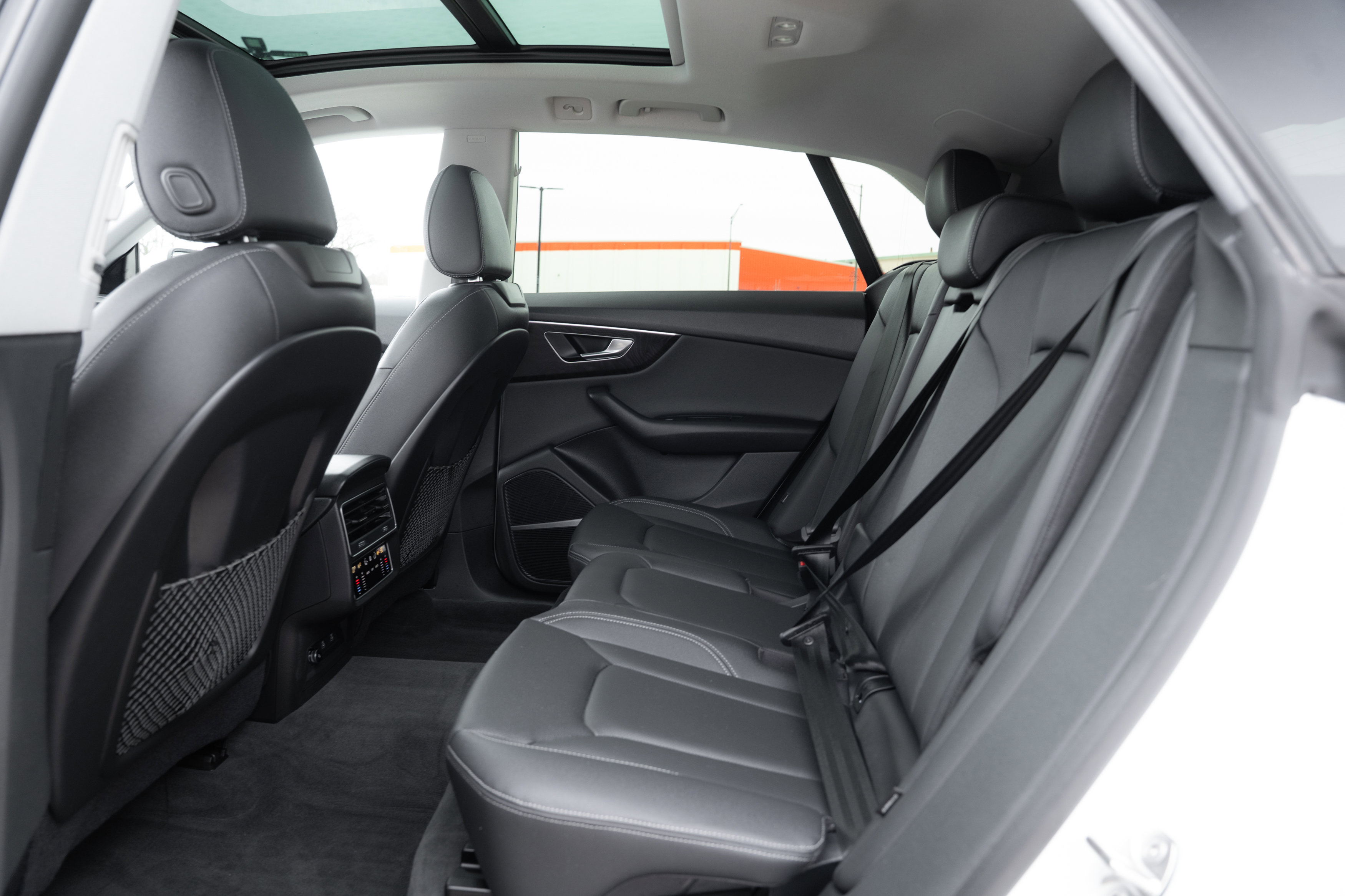 Used 2022 Audi Q8 Premium Plus w/ Premium Plus Package image 27