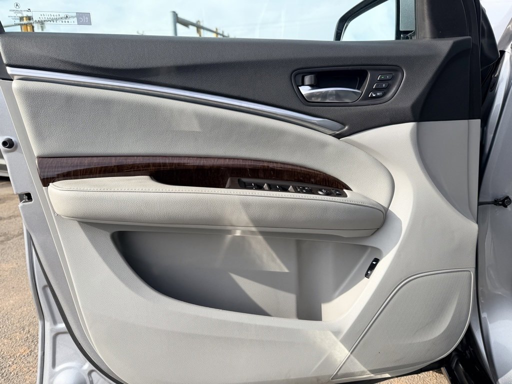 Used 2020 Acura MDX SH-AWD image 11