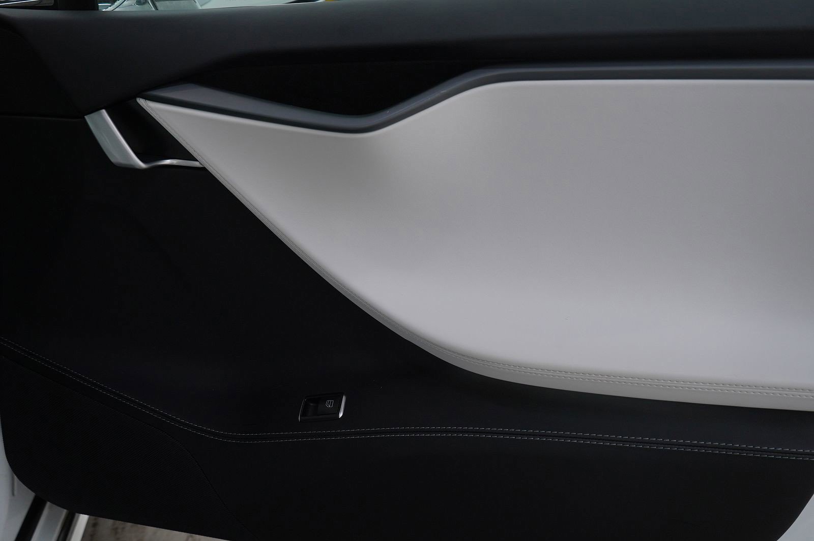 Used 2018 Tesla Model S AWD image 11