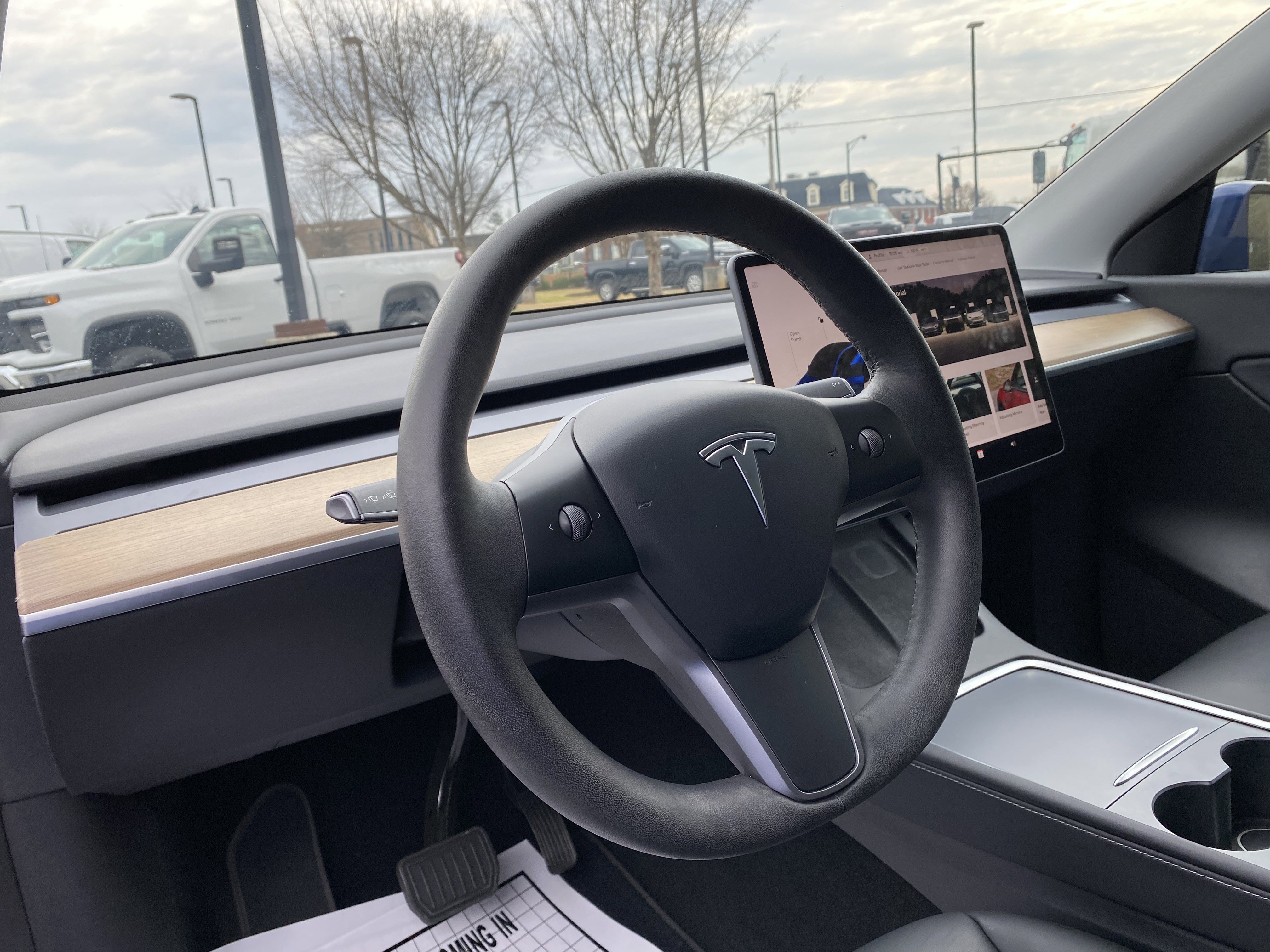 Used 2022 Tesla Model Y Long Range image 17