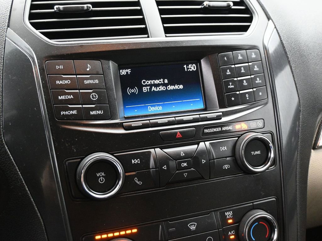 Used 2018 Ford Explorer XLT image 15