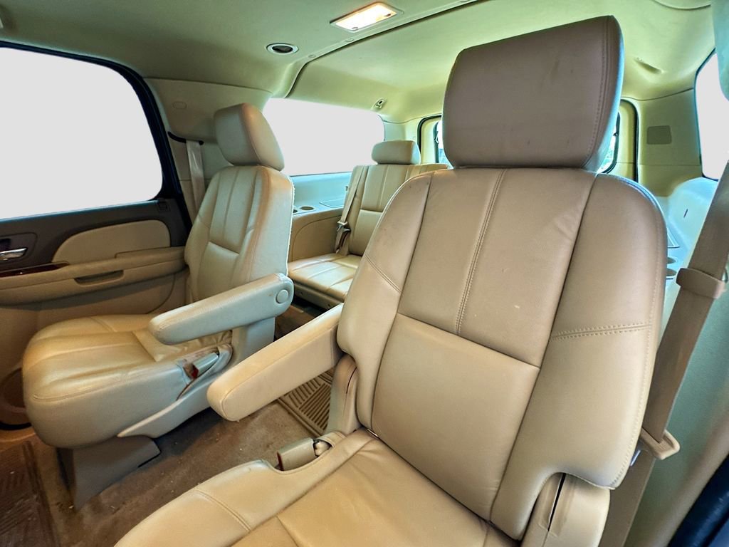 Used 2014 Chevrolet Suburban LT w/ Texas Edition RWD image 17
