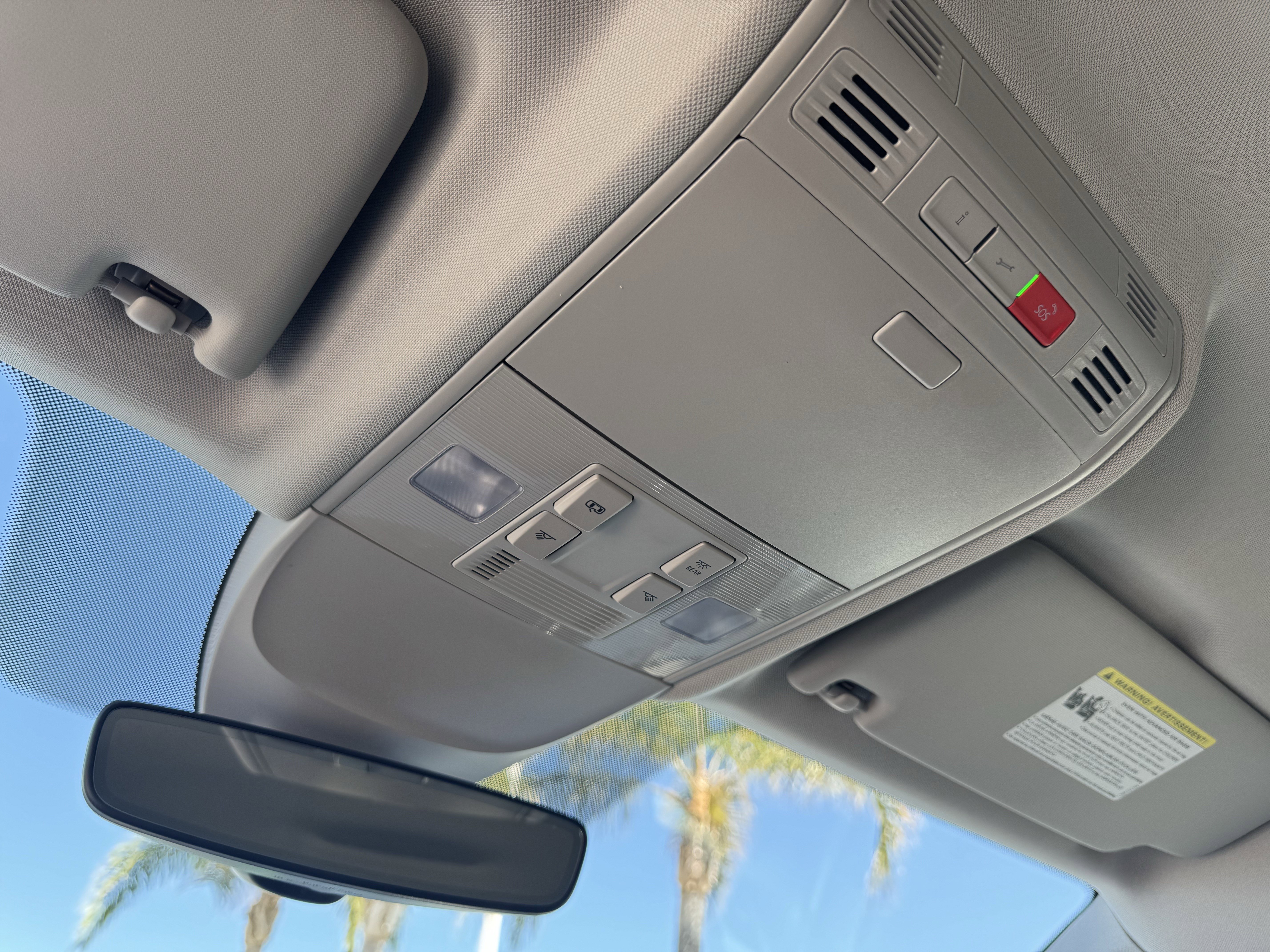 Used 2025 Volkswagen Taos SE image 31