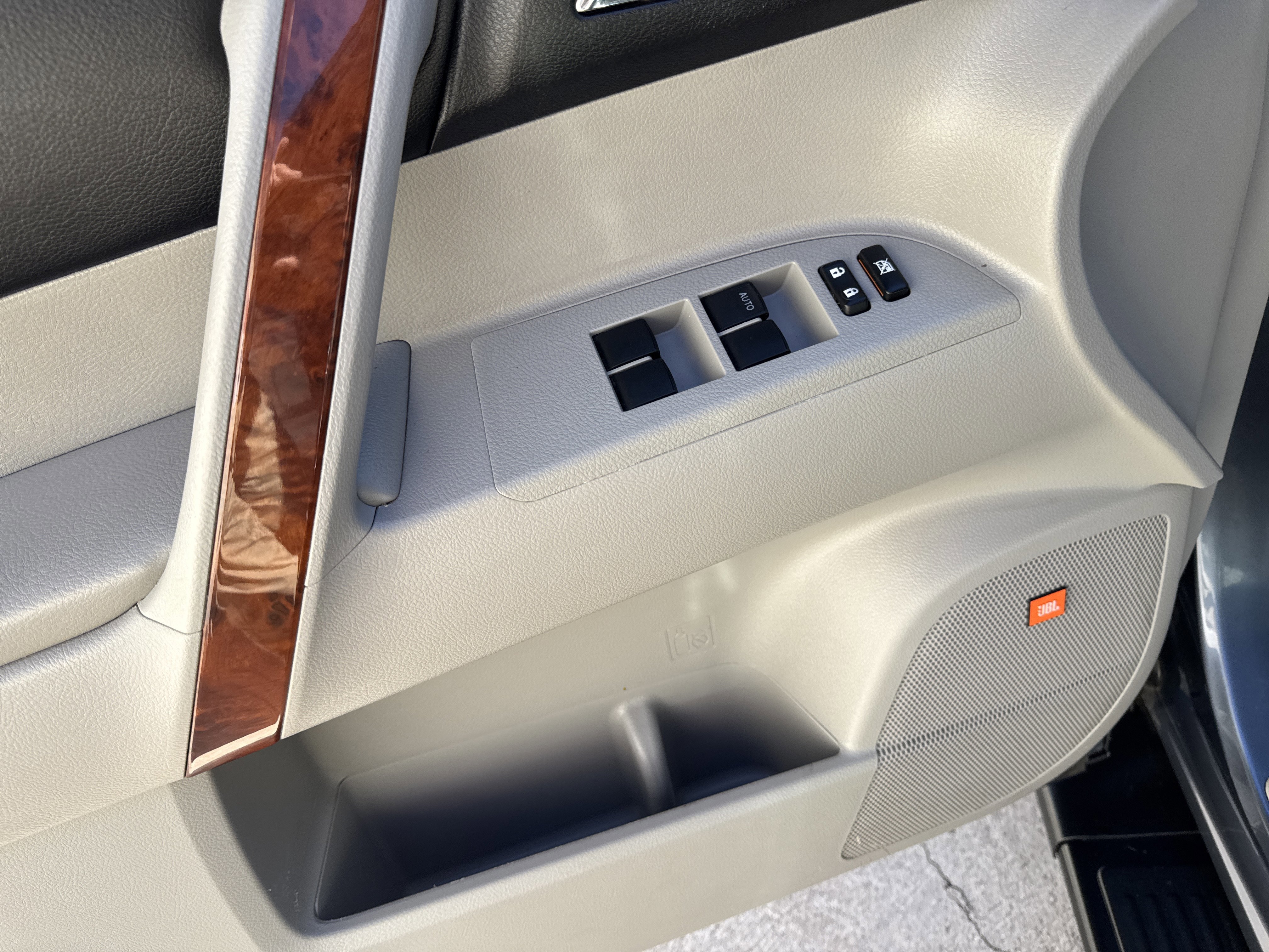 Used 2012 Toyota Highlander Limited image 19