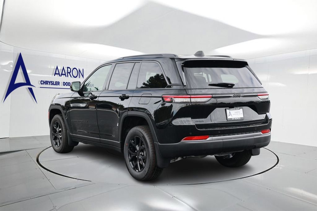 New 2026 Jeep Grand Cherokee Laredo image 2