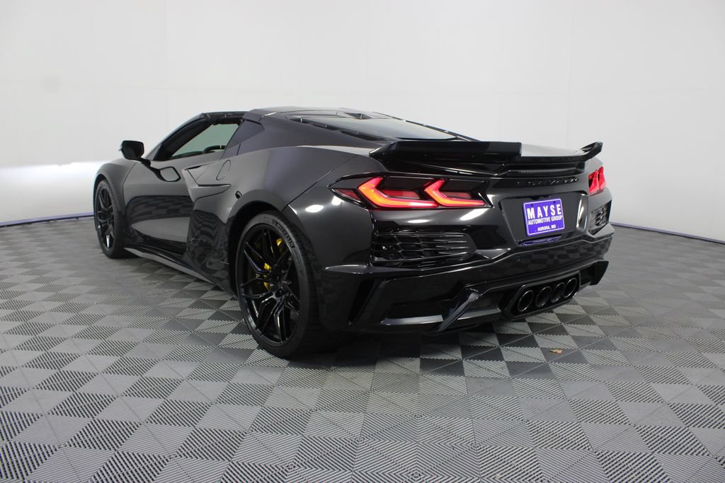 Used 2025 Chevrolet Corvette Z06 RWD image 5