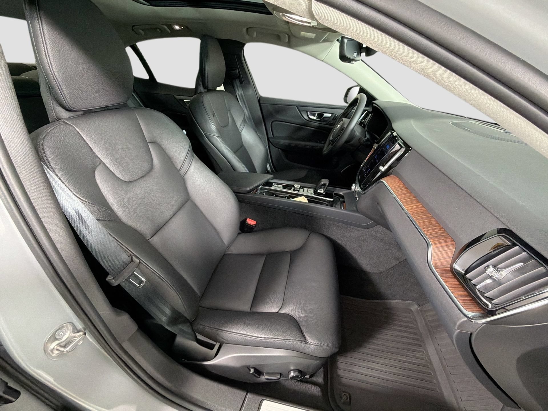 Certified 2024 Volvo S60 B5 Plus w/ Climate Package FWD image 30