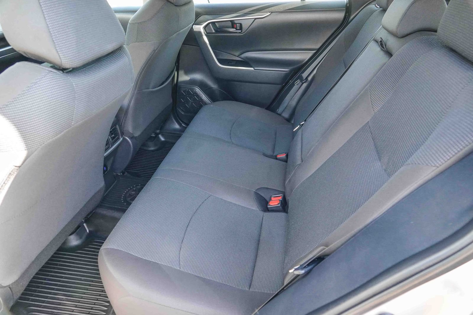 Certified 2025 Toyota RAV4 LE FWD image 22
