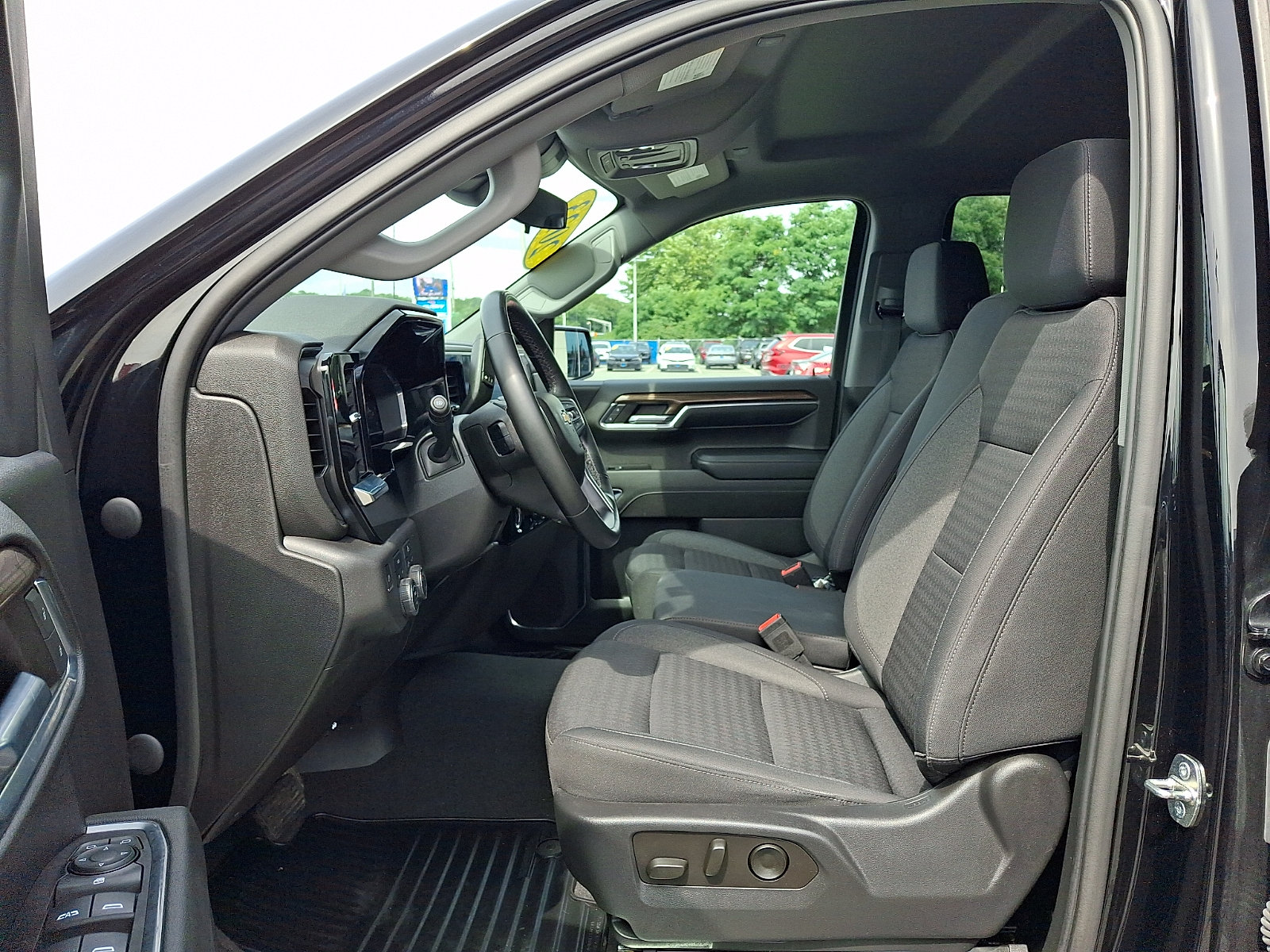 Used 2023 Chevrolet Silverado 1500 LT AWD/4WD image 14