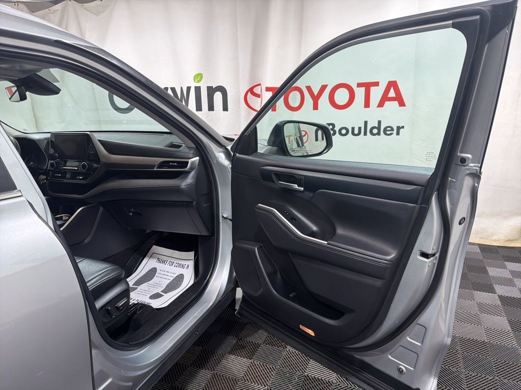 Used 2023 Toyota Highlander XLE image 10