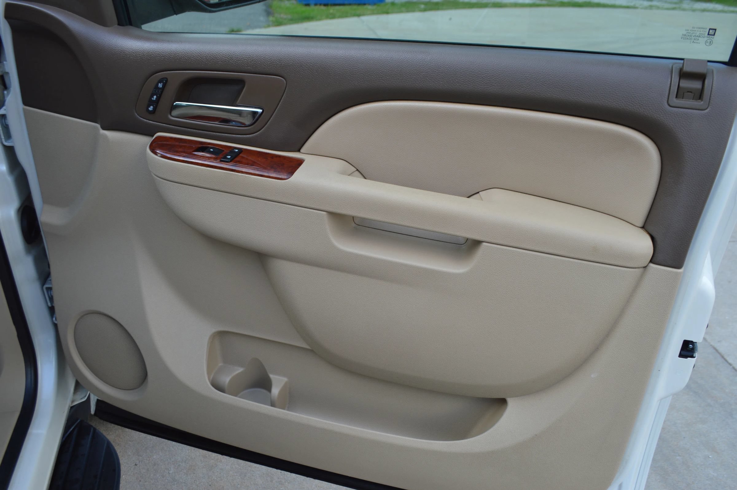 Used 2011 Chevrolet Avalanche LTZ AWD/4WD image 22