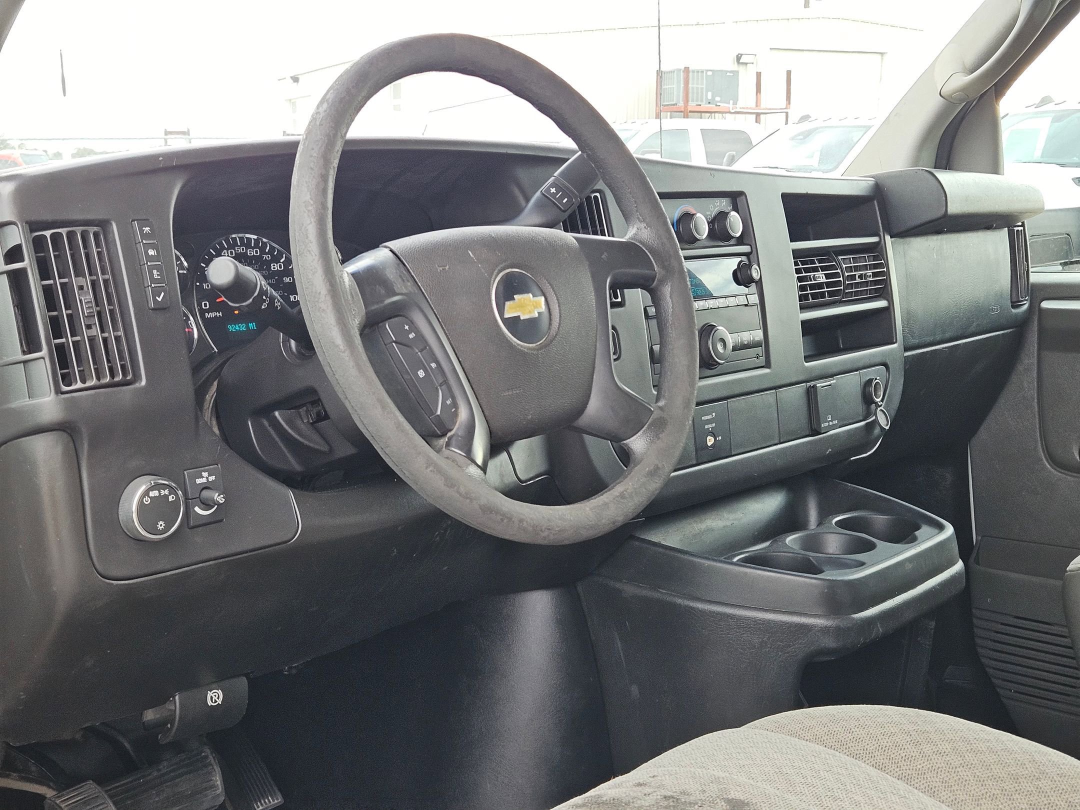 Used 2015 Chevrolet Express 3500 Extended image 10