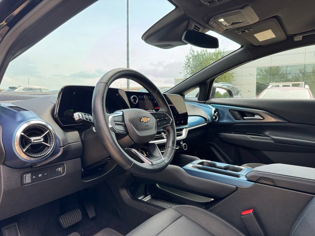 Used 2024 Chevrolet Equinox EV LT FWD image 4