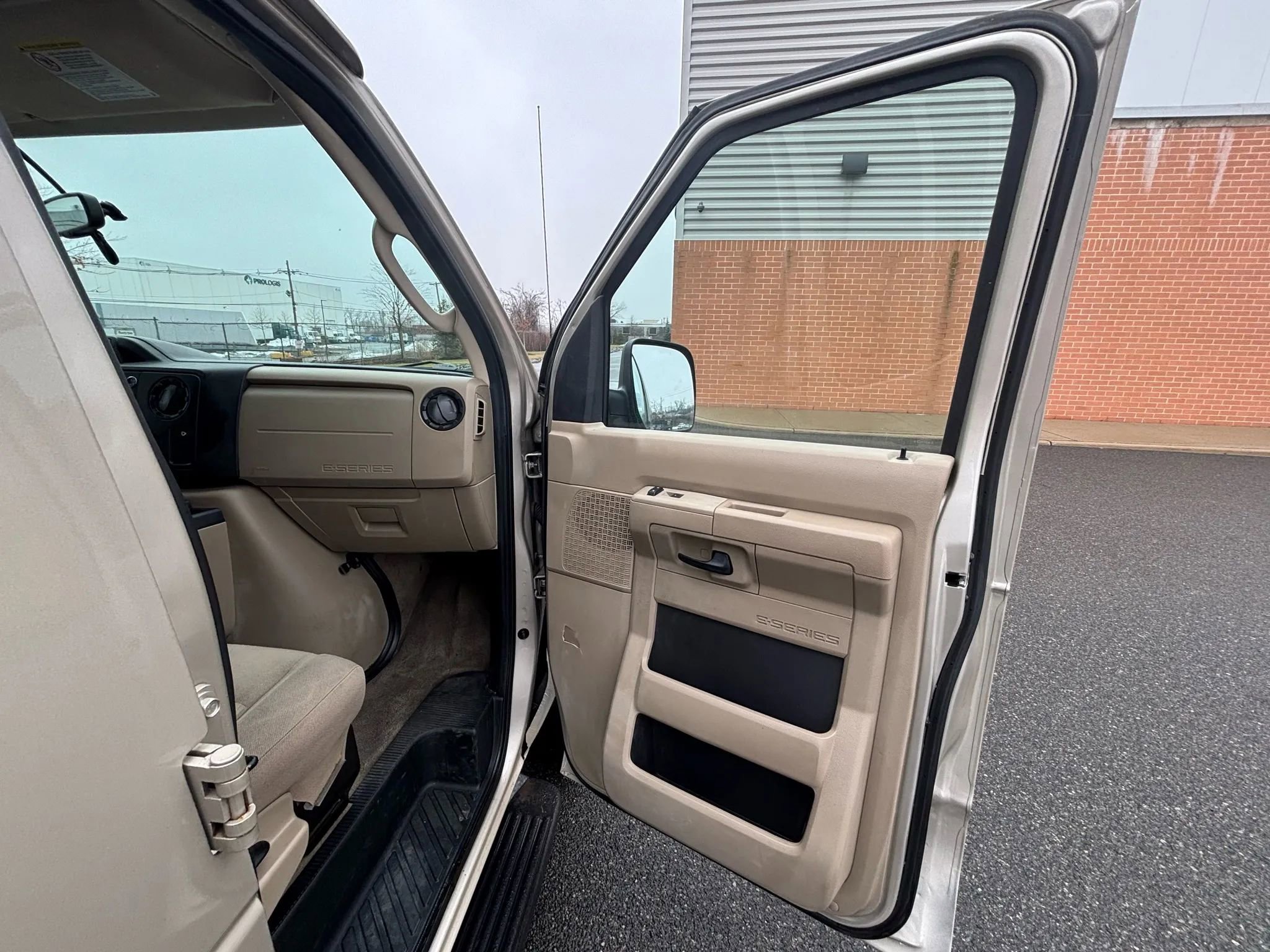 Used 2013 Ford E-350 and Econoline 350 XLT image 32