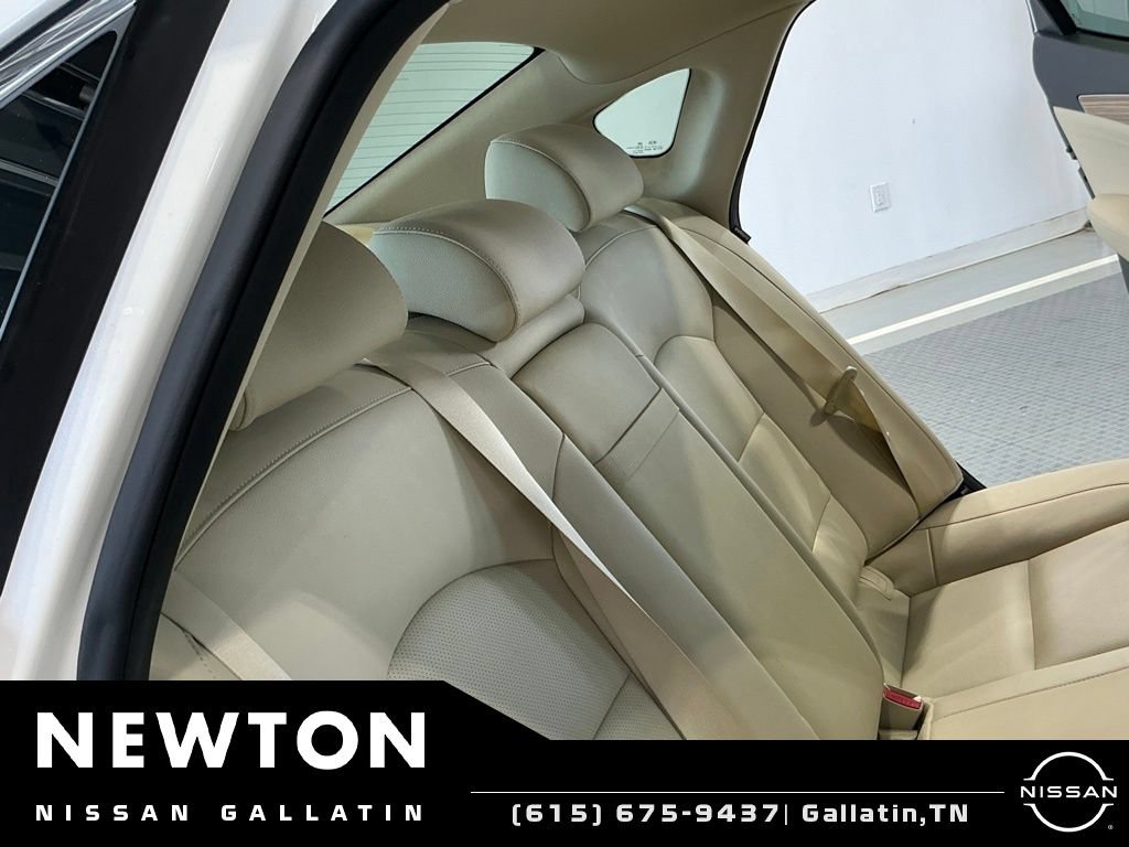 Used 2018 Kia Cadenza Premium w/ Luxury Package FWD image 19