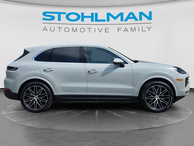 Used 2024 Porsche Cayenne AWD/4WD image 4