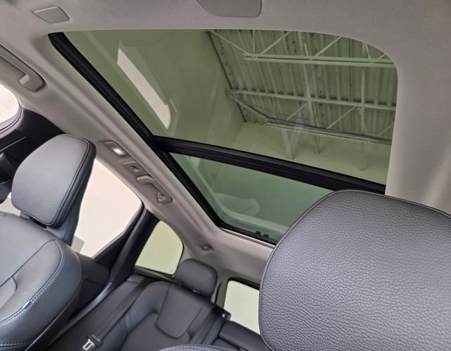 Certified 2025 Volvo XC60 B5 Plus image 12
