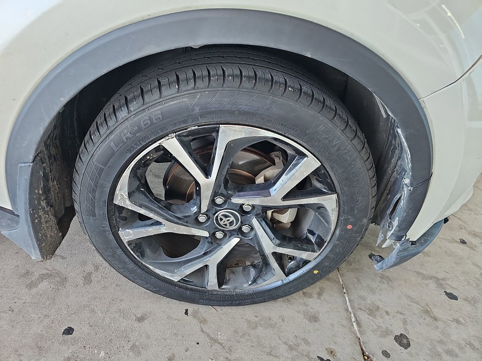 Used 2021 Toyota C-HR XLE FWD image 16