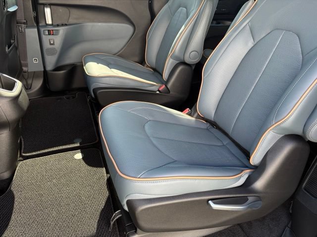 New 2027 Chrysler Pacifica Pinnacle w/ Theater Group FWD image 13