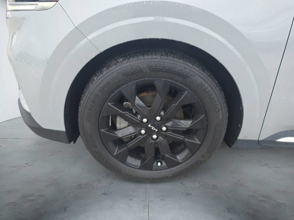 Used 2023 Kia Carnival SX Prestige FWD image 14