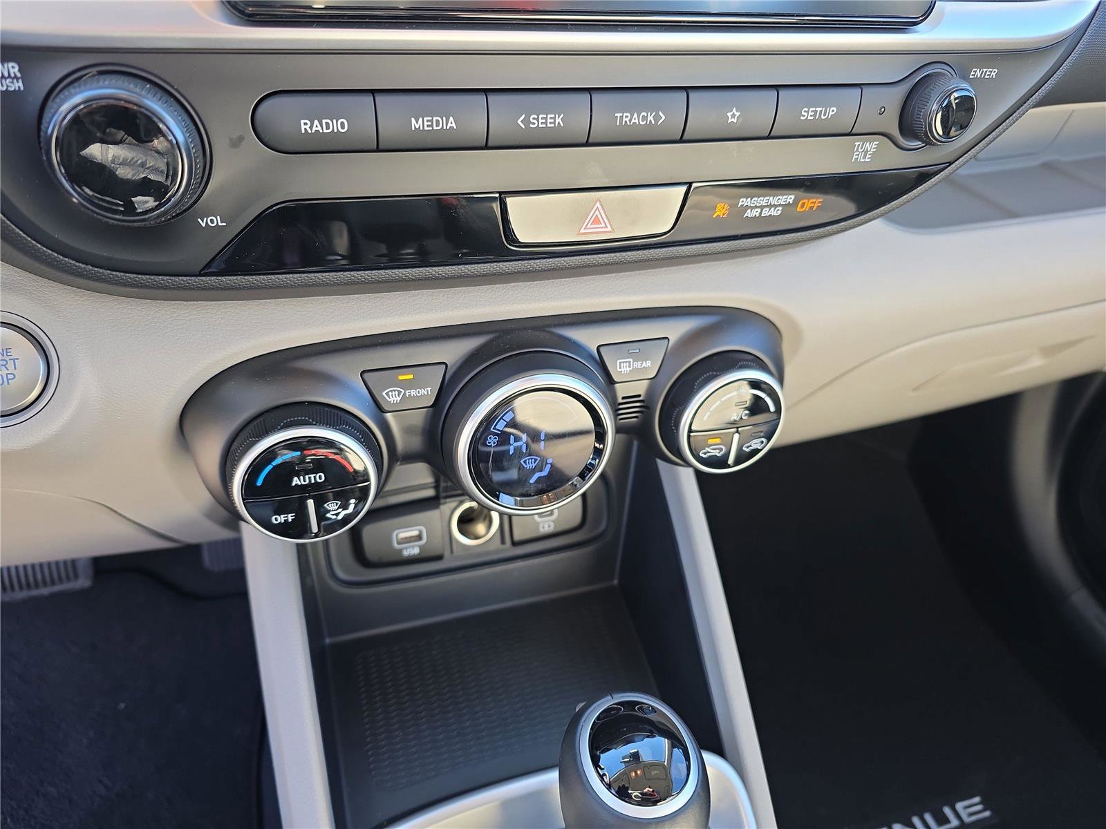 Certified 2025 Hyundai Venue SEL image 26