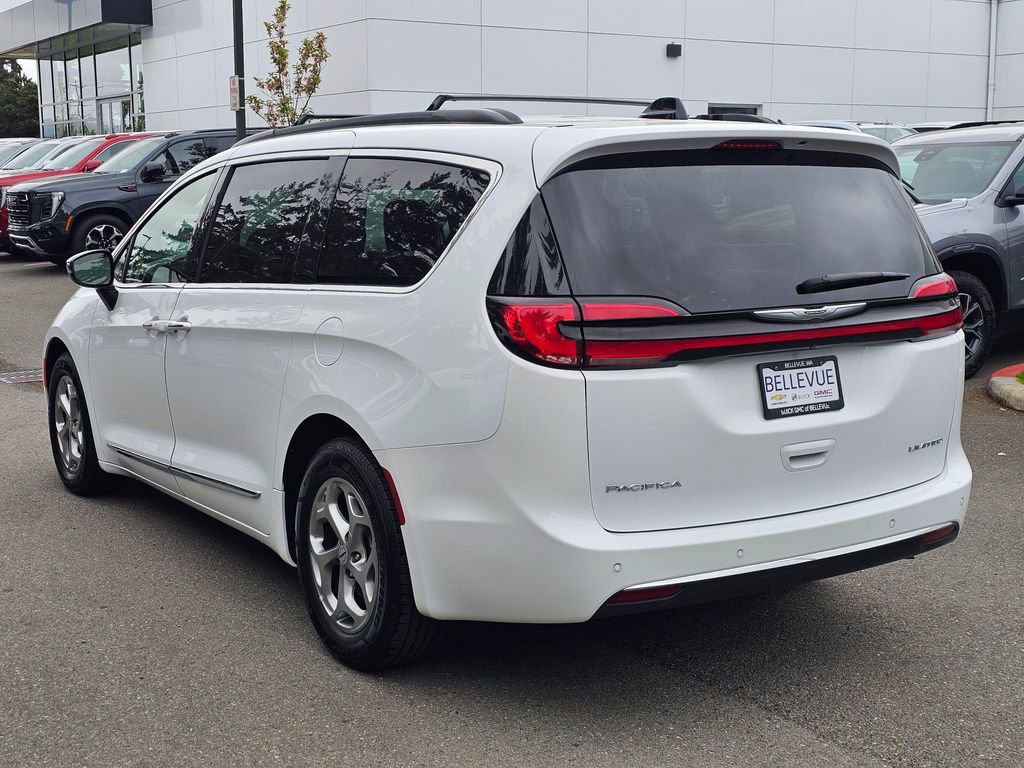 Used 2023 Chrysler Pacifica Limited FWD image 3