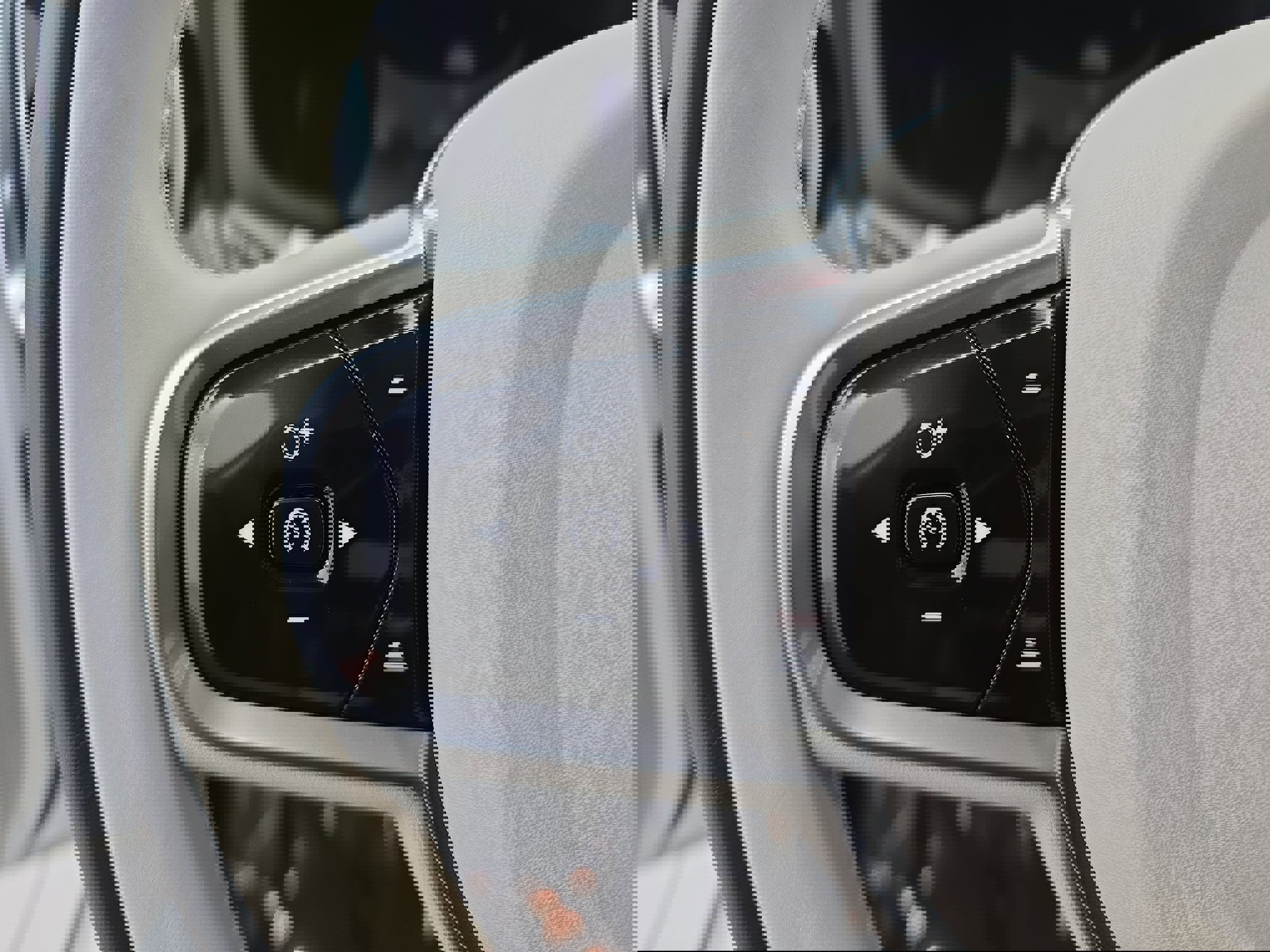 Used 2023 Volvo S60 B5 Plus w/ Climate Package image 16